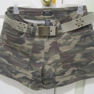 Women's Bailey's Point Camouflaged size 7 Shorts with Dark Silver belt-size 14
